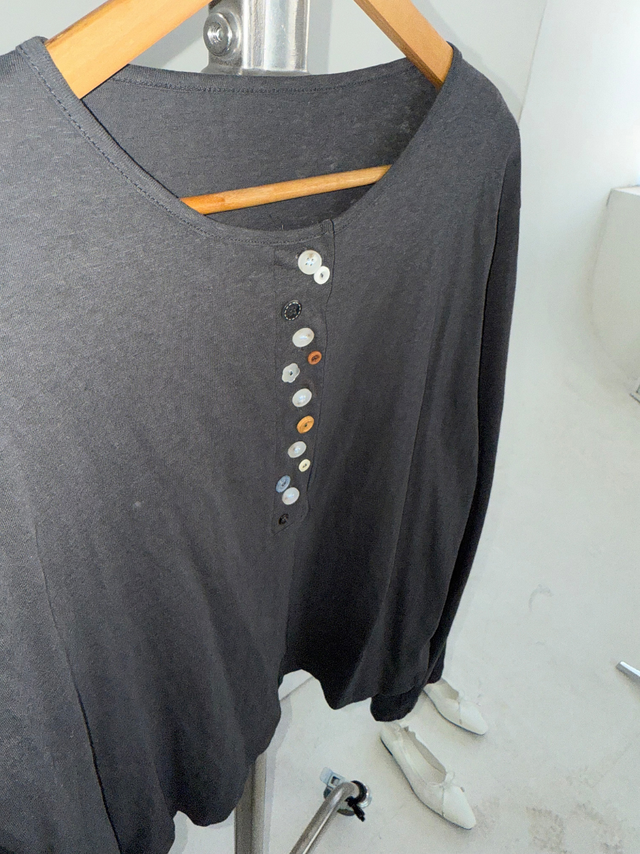 베르크 서울 | VINTAGE BUTTON SLEEVE 빈티지 코튼 티셔츠