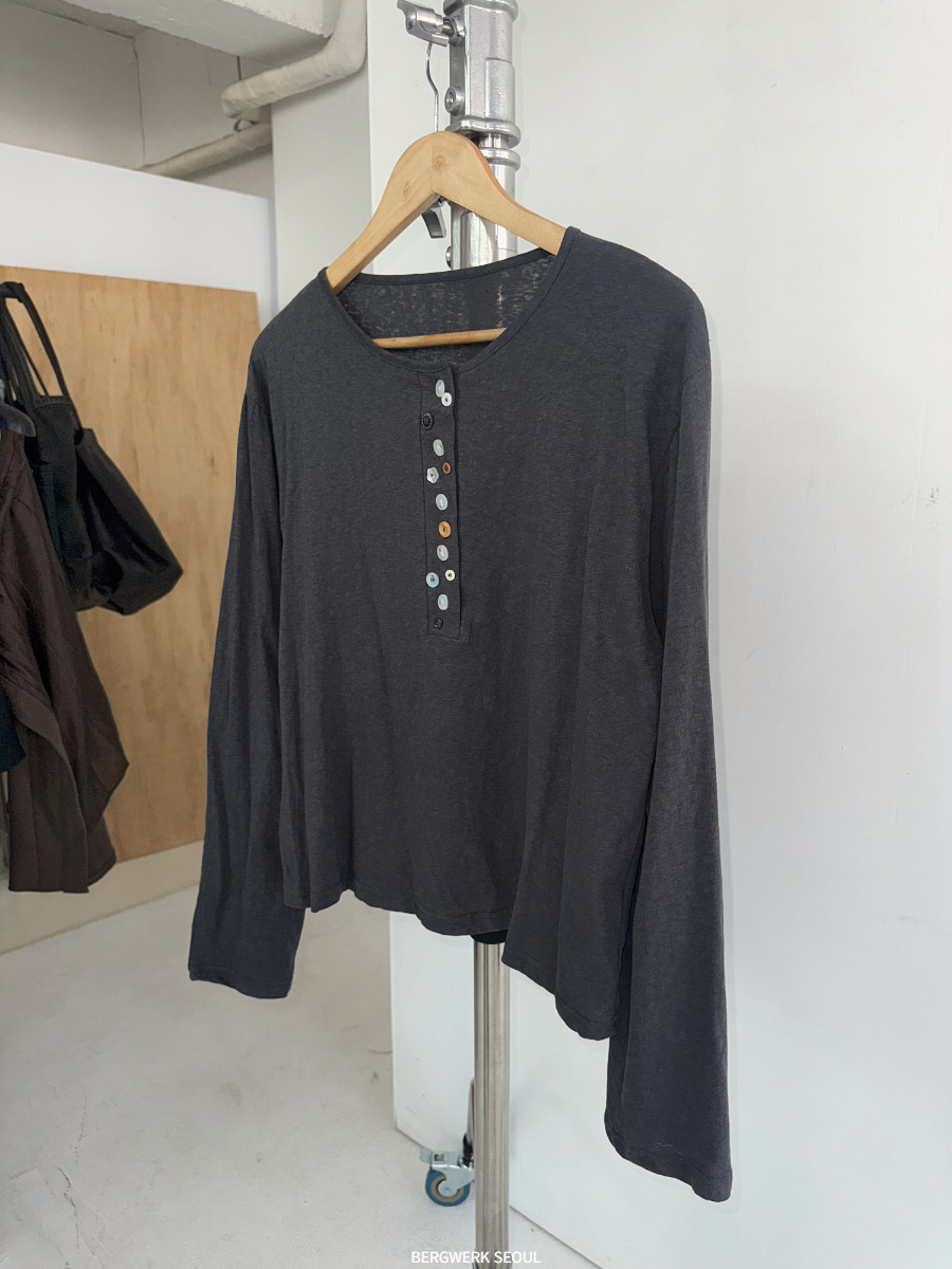 베르크 서울 | VINTAGE BUTTON SLEEVE 빈티지 코튼 티셔츠