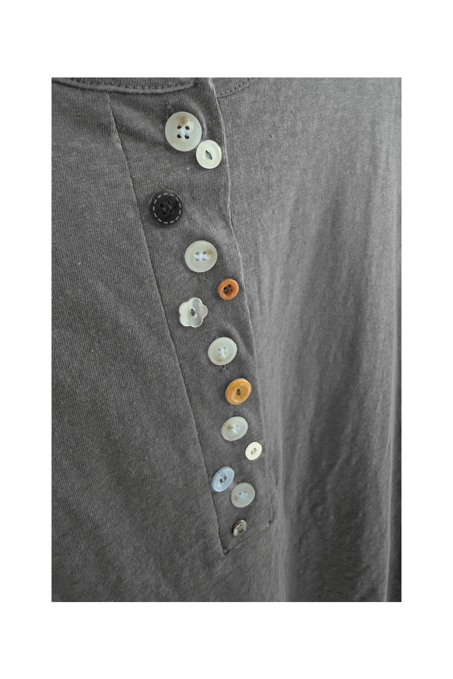 베르크 서울 | VINTAGE BUTTON SLEEVE 빈티지 코튼 티셔츠