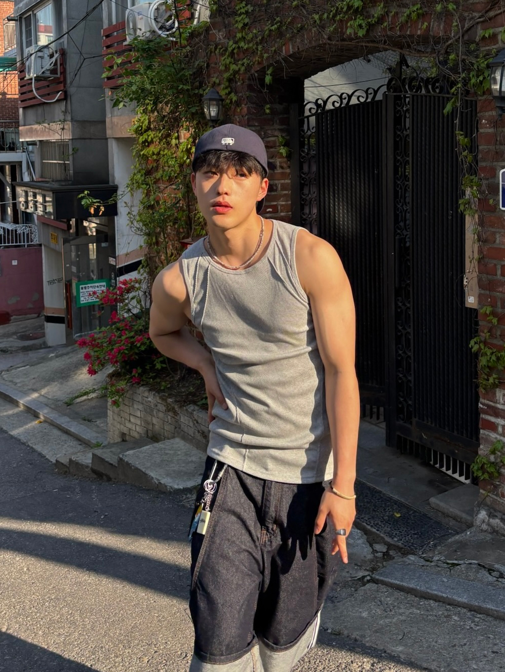 민소매 모델 착용 이미지-S1L47