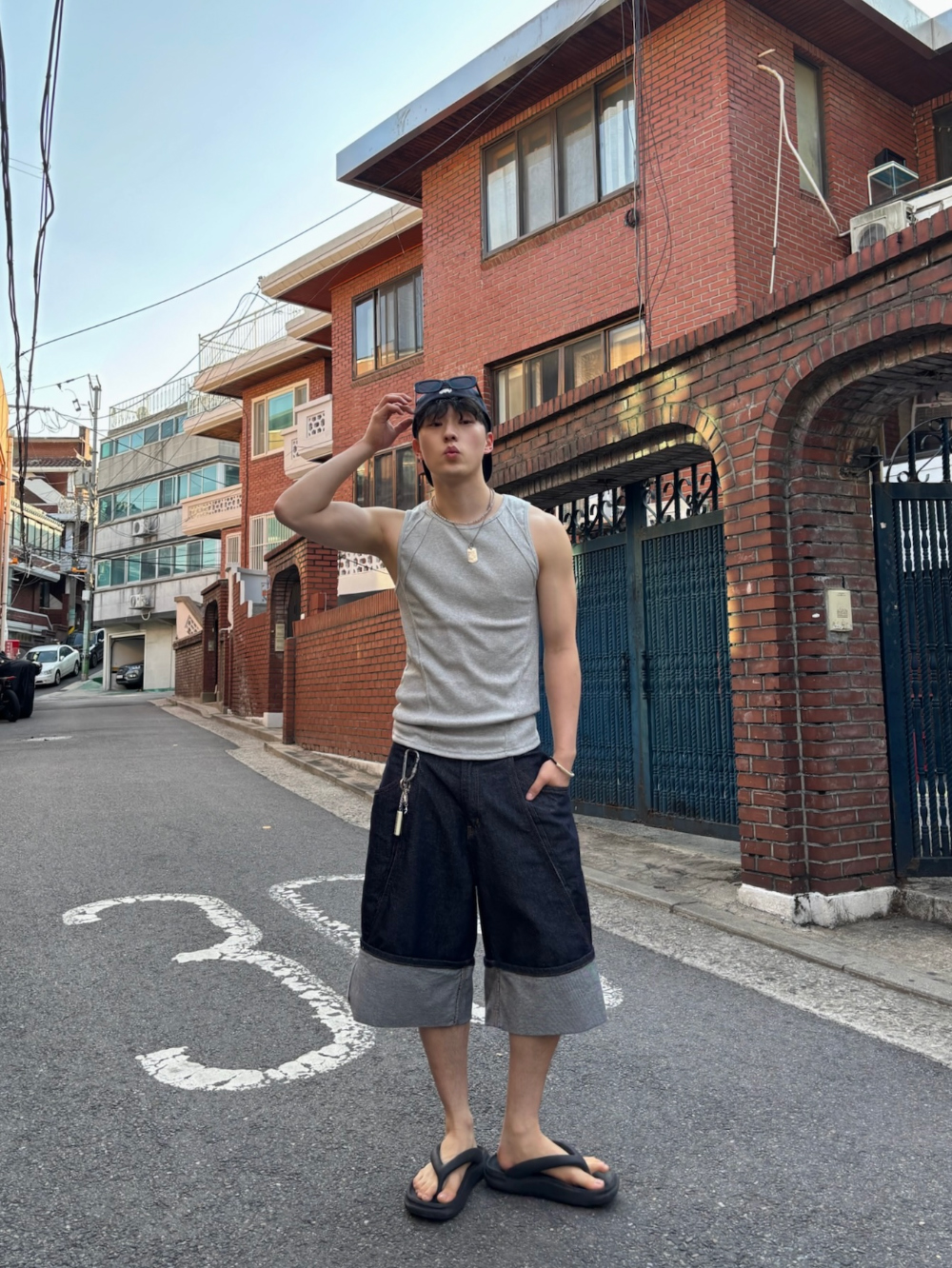 민소매 모델 착용 이미지-S1L64