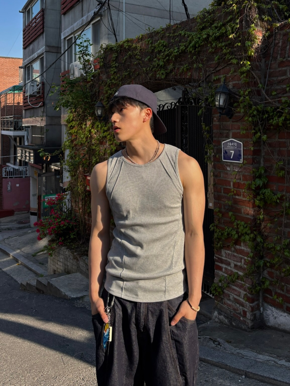 민소매 모델 착용 이미지-S1L42