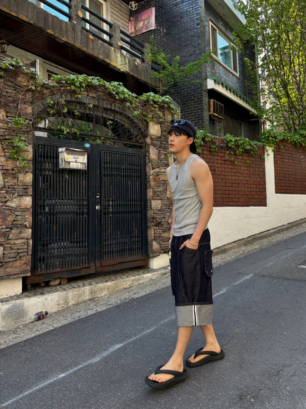 민소매 모델 착용 이미지-S1L55