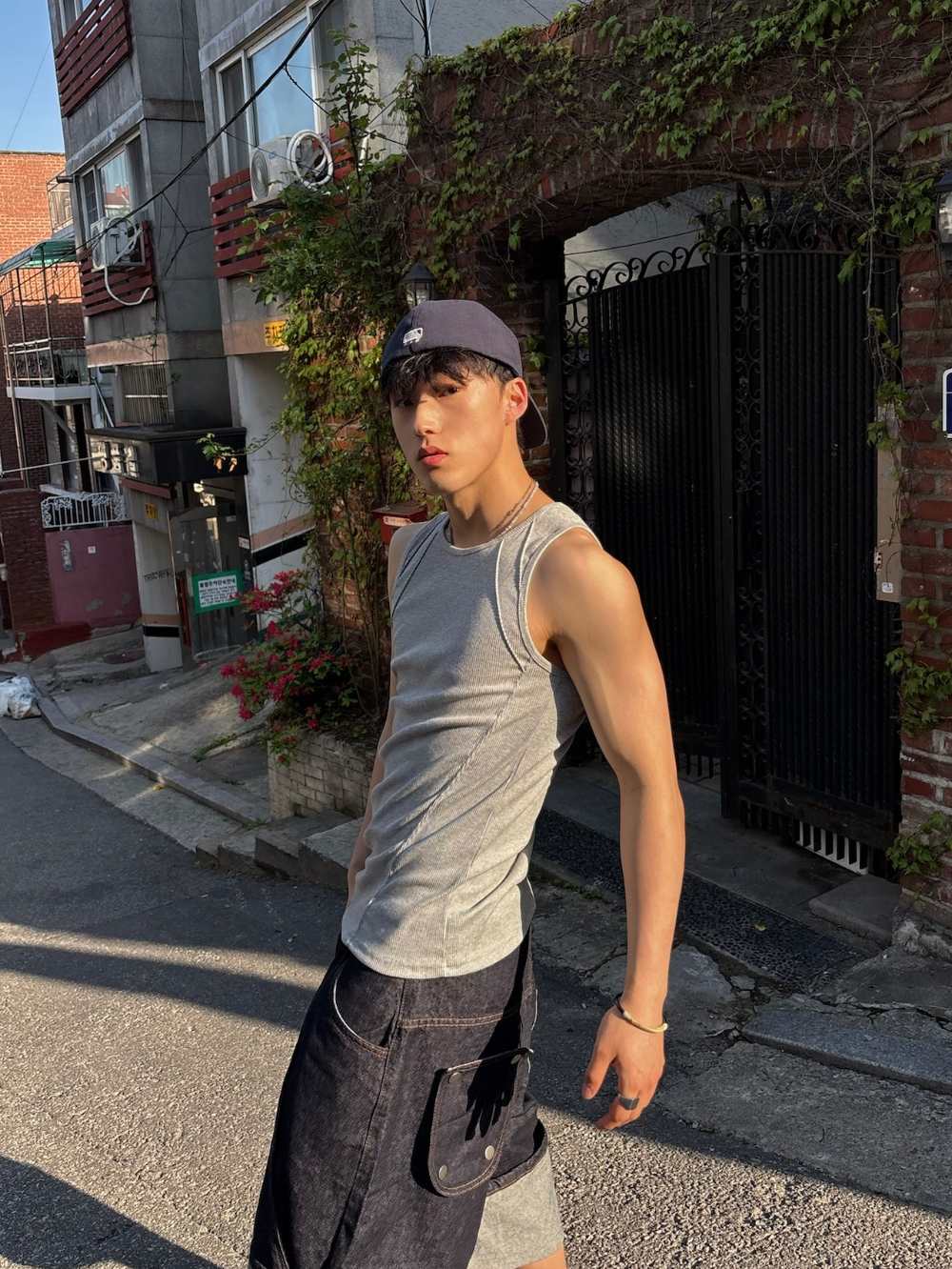 민소매 모델 착용 이미지-S1L49