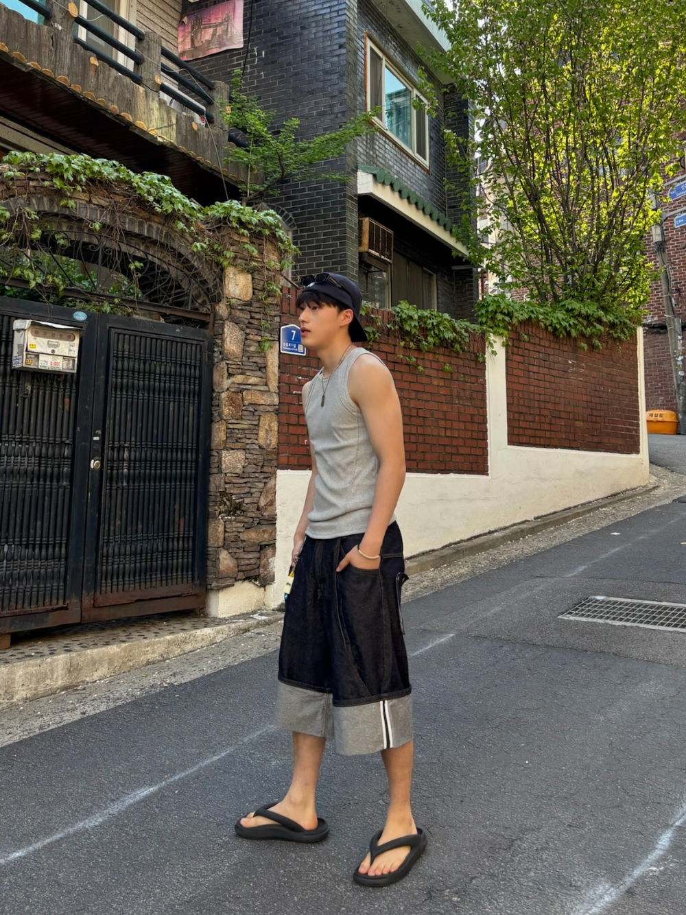 민소매 모델 착용 이미지-S1L57