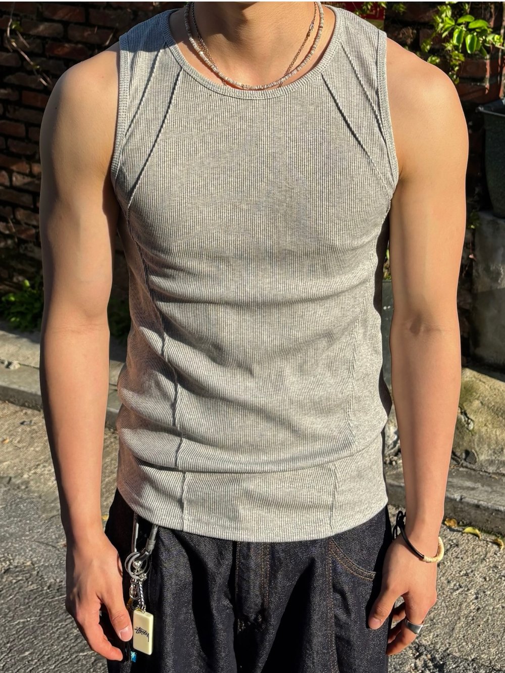 민소매 모델 착용 이미지-S1L36