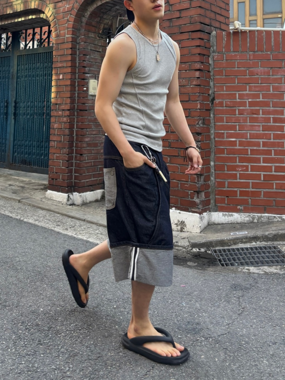 민소매 모델 착용 이미지-S1L66