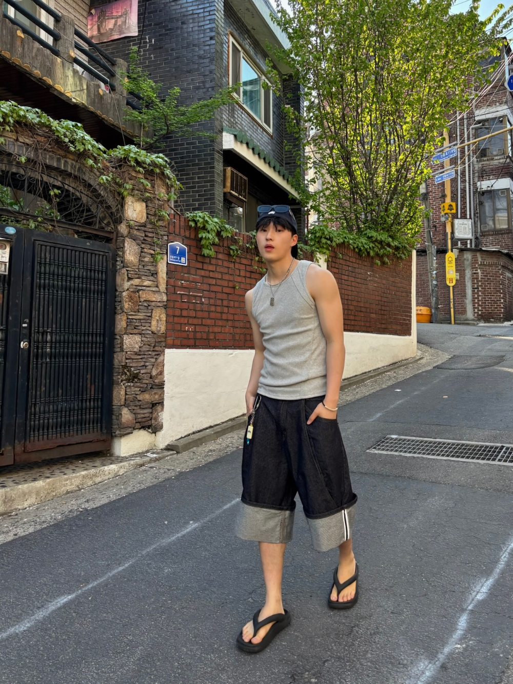 민소매 모델 착용 이미지-S1L54