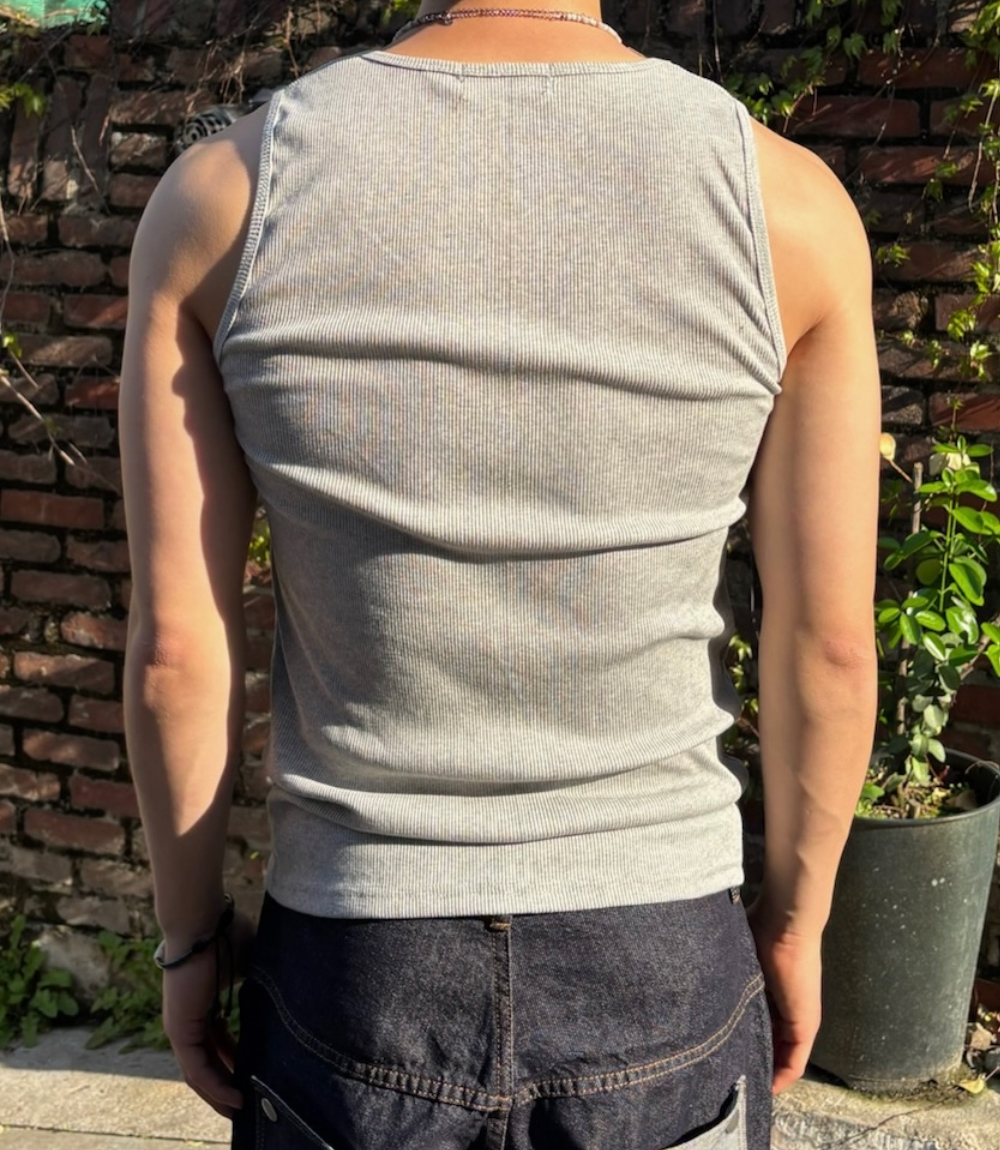 민소매 모델 착용 이미지-S1L40