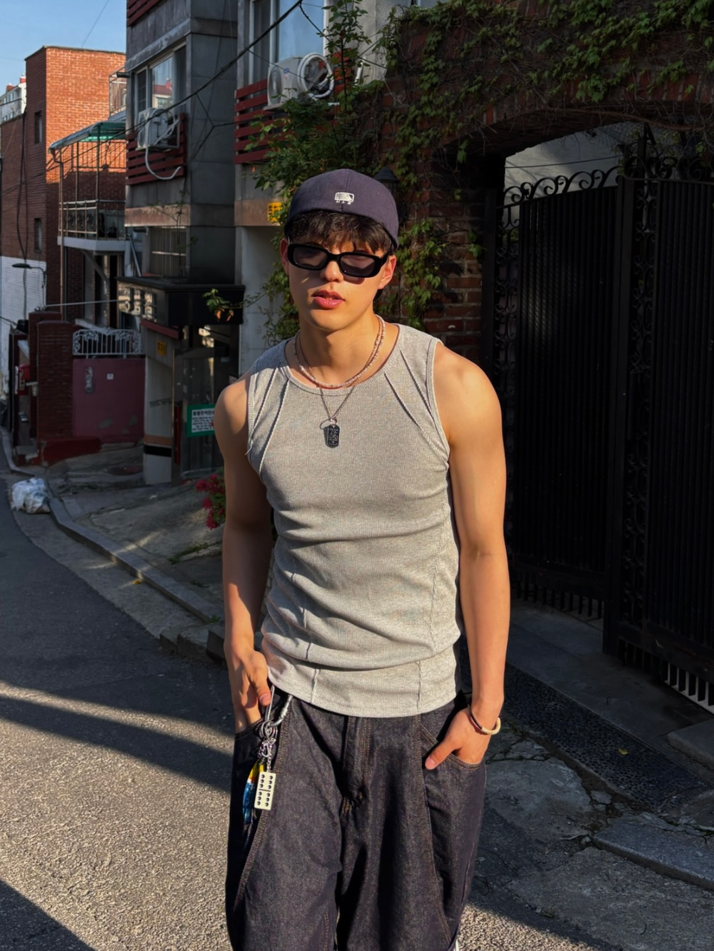 민소매 모델 착용 이미지-S6L8