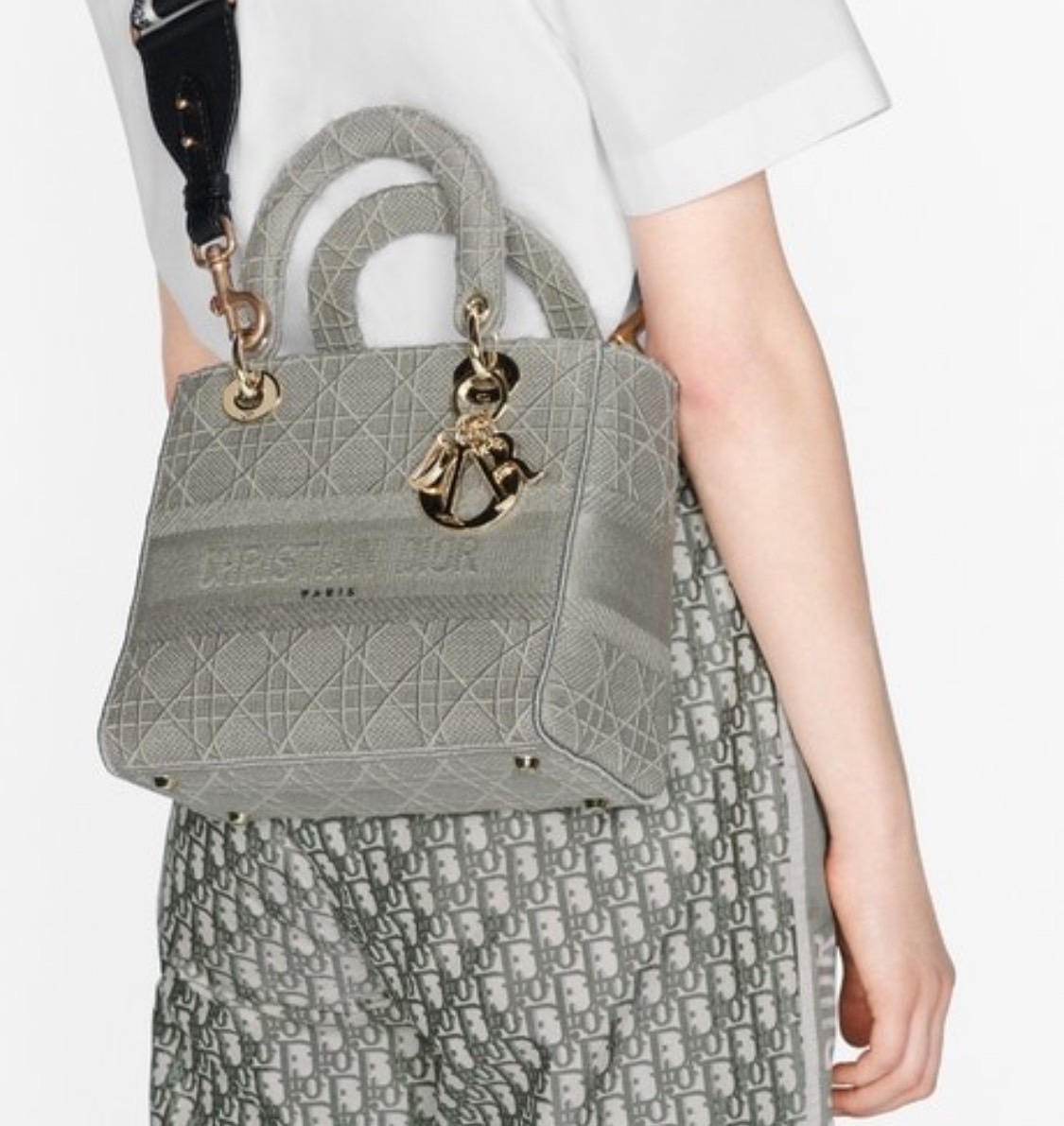 copy-1729738605-closet7202nd_EC82ACECA784_20240312_1.jpg