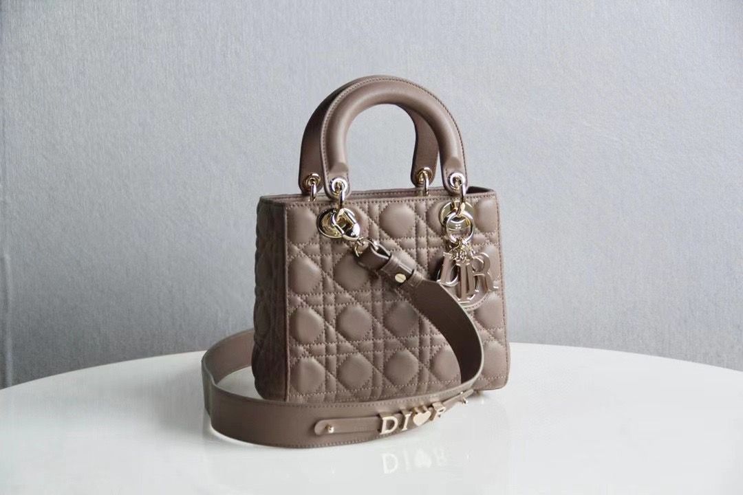 copy-1729739125-closet7202nd_EC82ACECA784_20240312_16.jpg