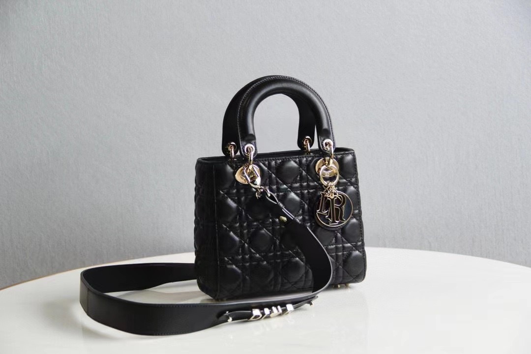 copy-1729739125-closet7202nd_EC82ACECA784_20240312_23.jpg