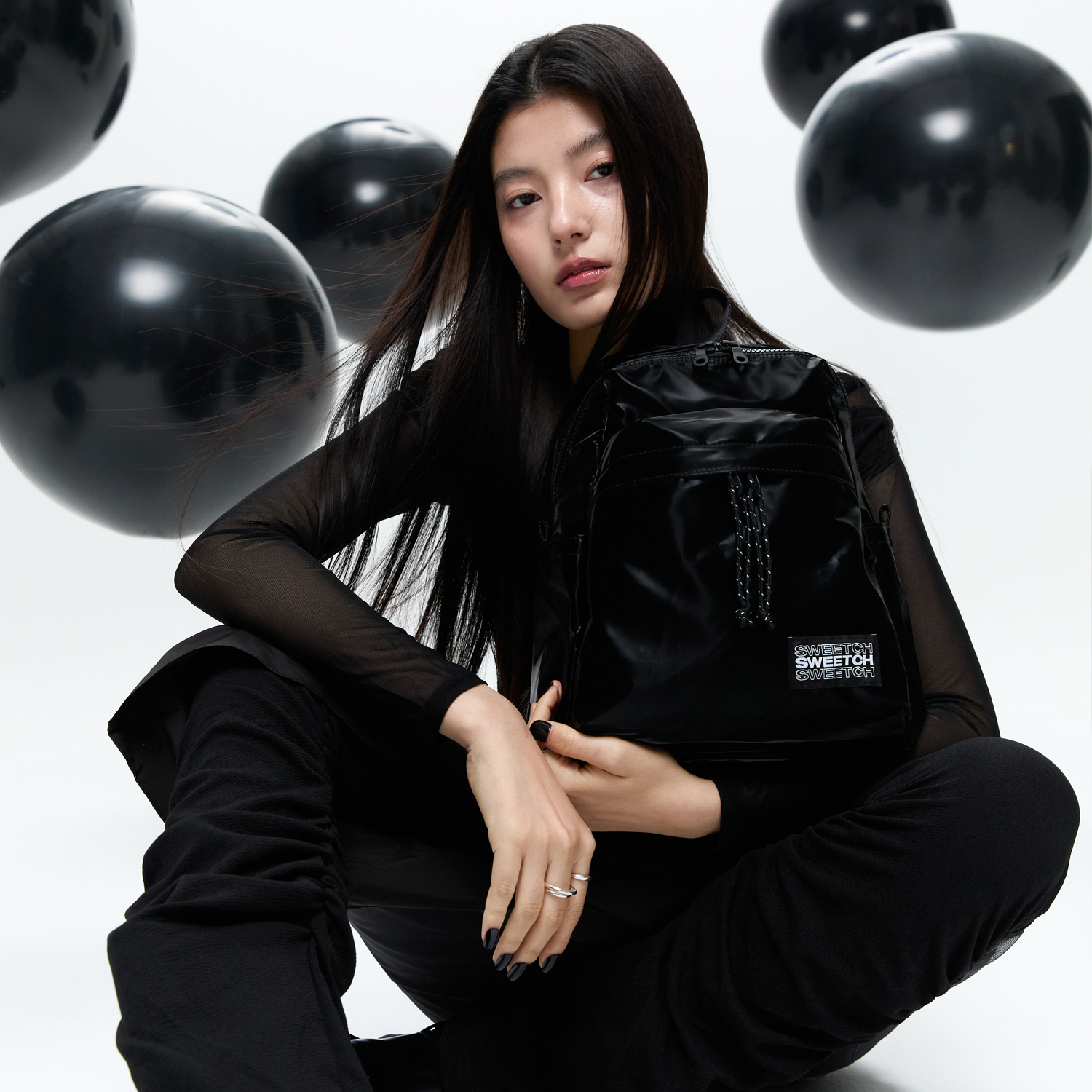 【SWEETCH】★韓国人気★DAYPACK 004 S Glossy Black★送料込 SWEETCH】☆韓国人気☆DAYPACK 004 S Glossy Black☆送料込