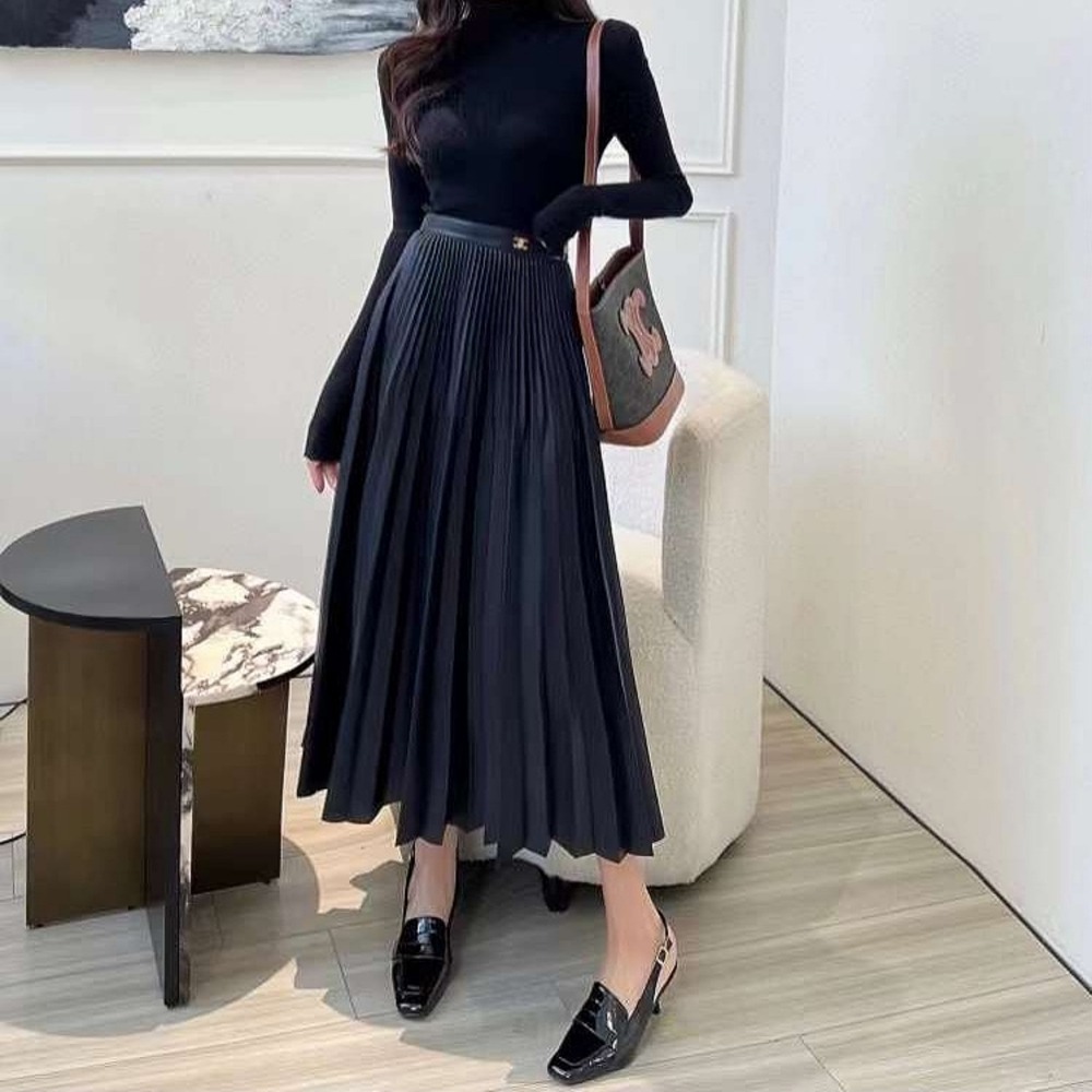 Pleated leather skirt (black)