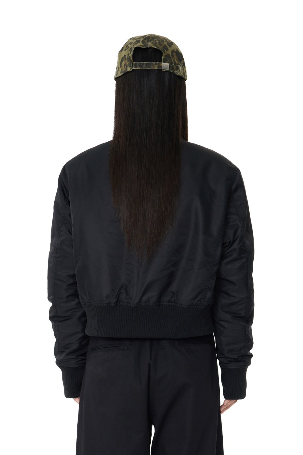 04.03 예약 배송] High-Neck Bomber Jacket (Black) | AAKAM