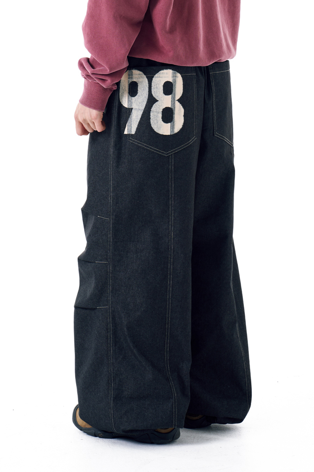 98 Printed Knee Pin-tuck Denim Pants (Black) - AAKAM