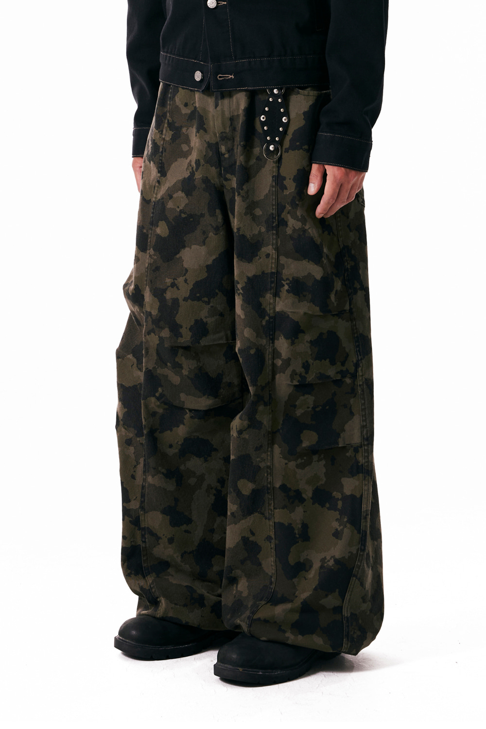 パンツ AAKAM Knee Pin-tuck Camouflage Twill 1 Knee Pin-tuck Camouflage Twill Pants (Khaki) | AAKAM