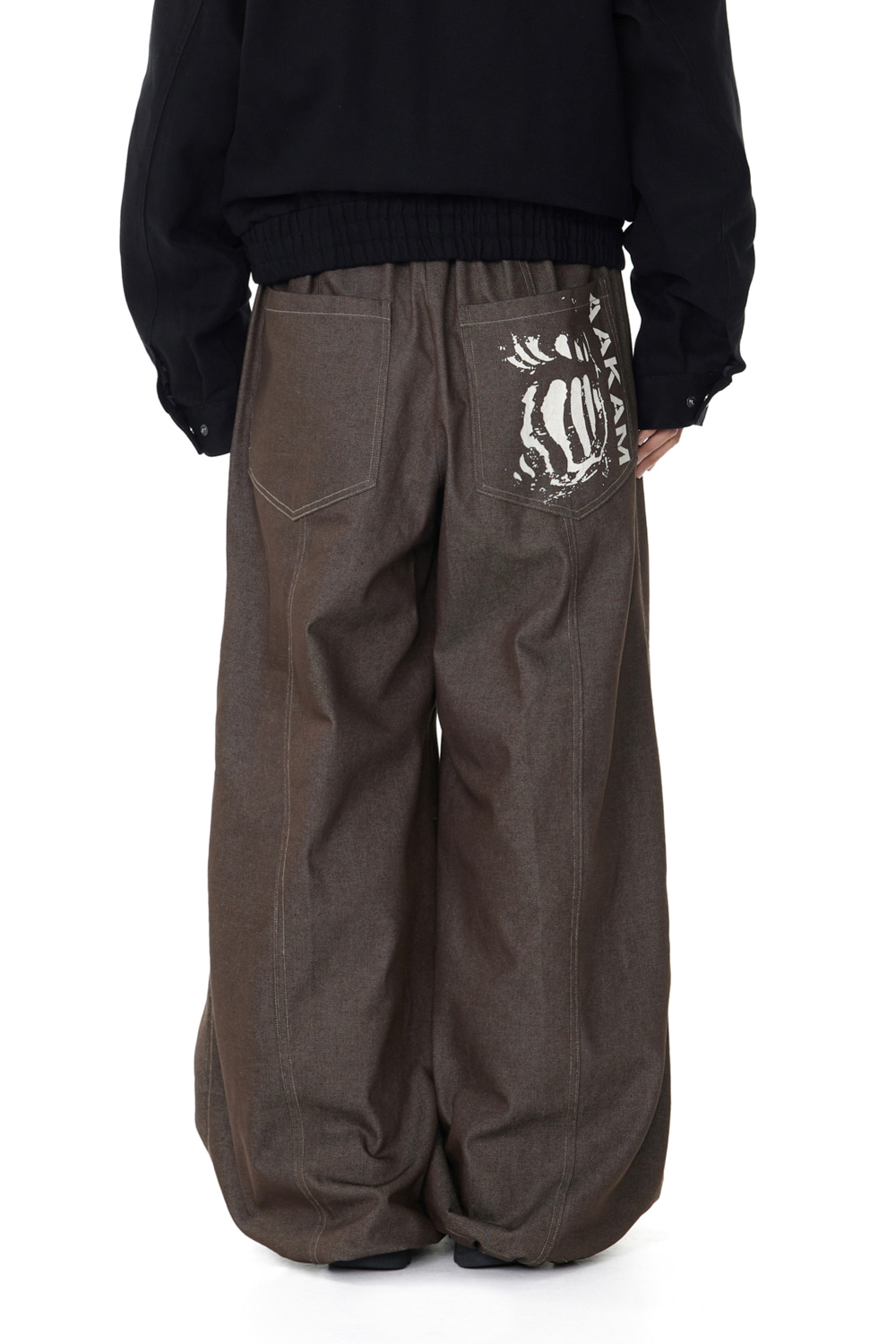 Knee Pin-tuck Printed Denim Pants (Brown) | AAKAM