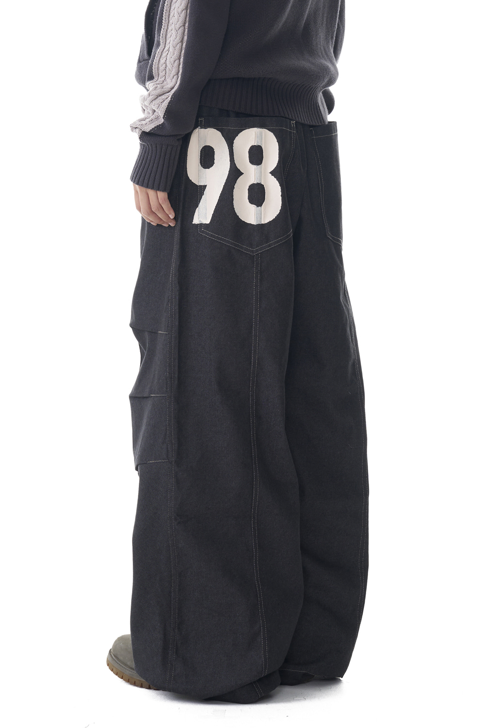 98 Printed Knee Pin-tuck Denim Pants (Black) - AAKAM