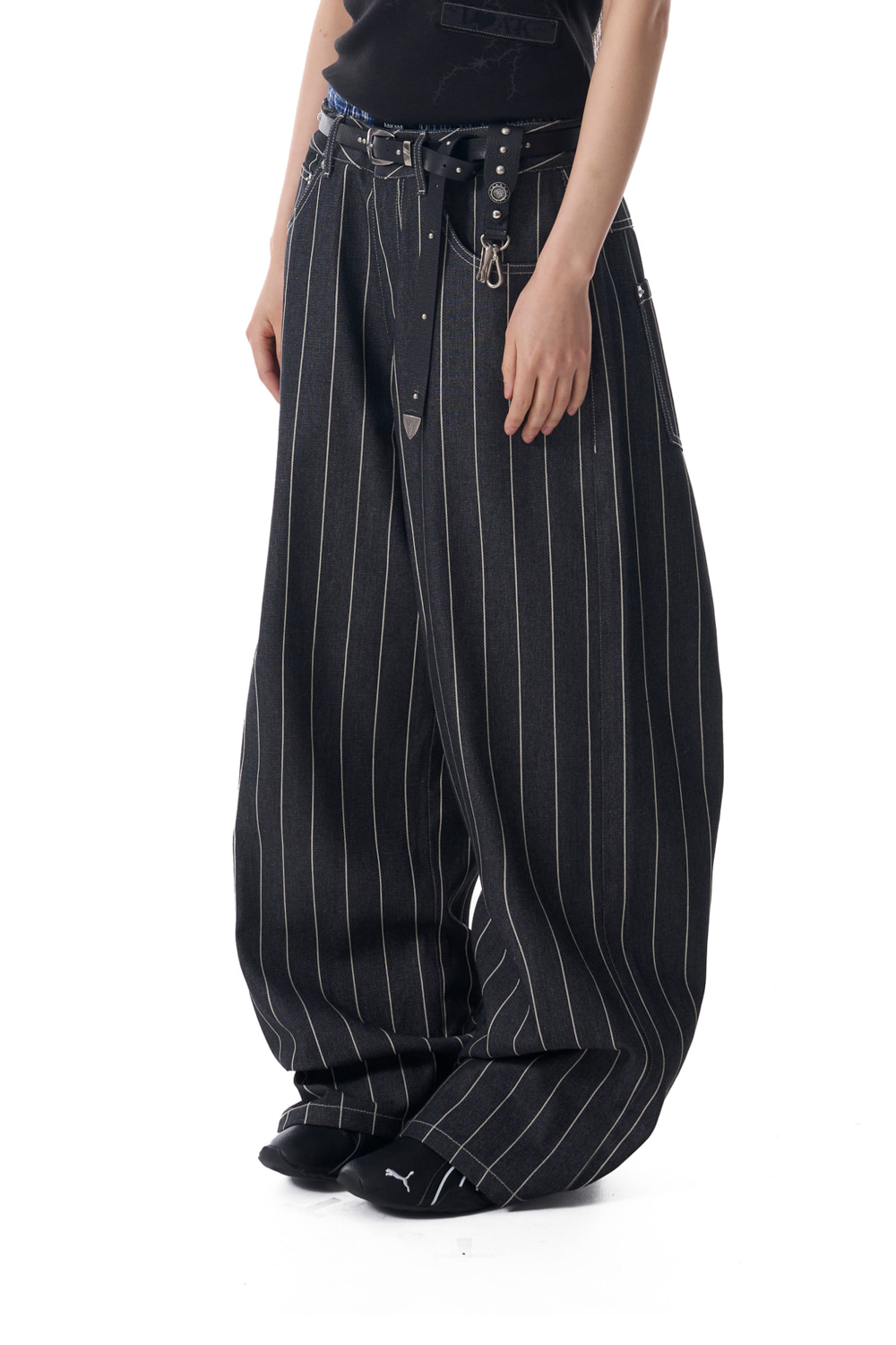 パンツ AAKAM Striped Cinch Back Denim Pants Striped Cinch Back Denim Pants (Black) - AAKAM