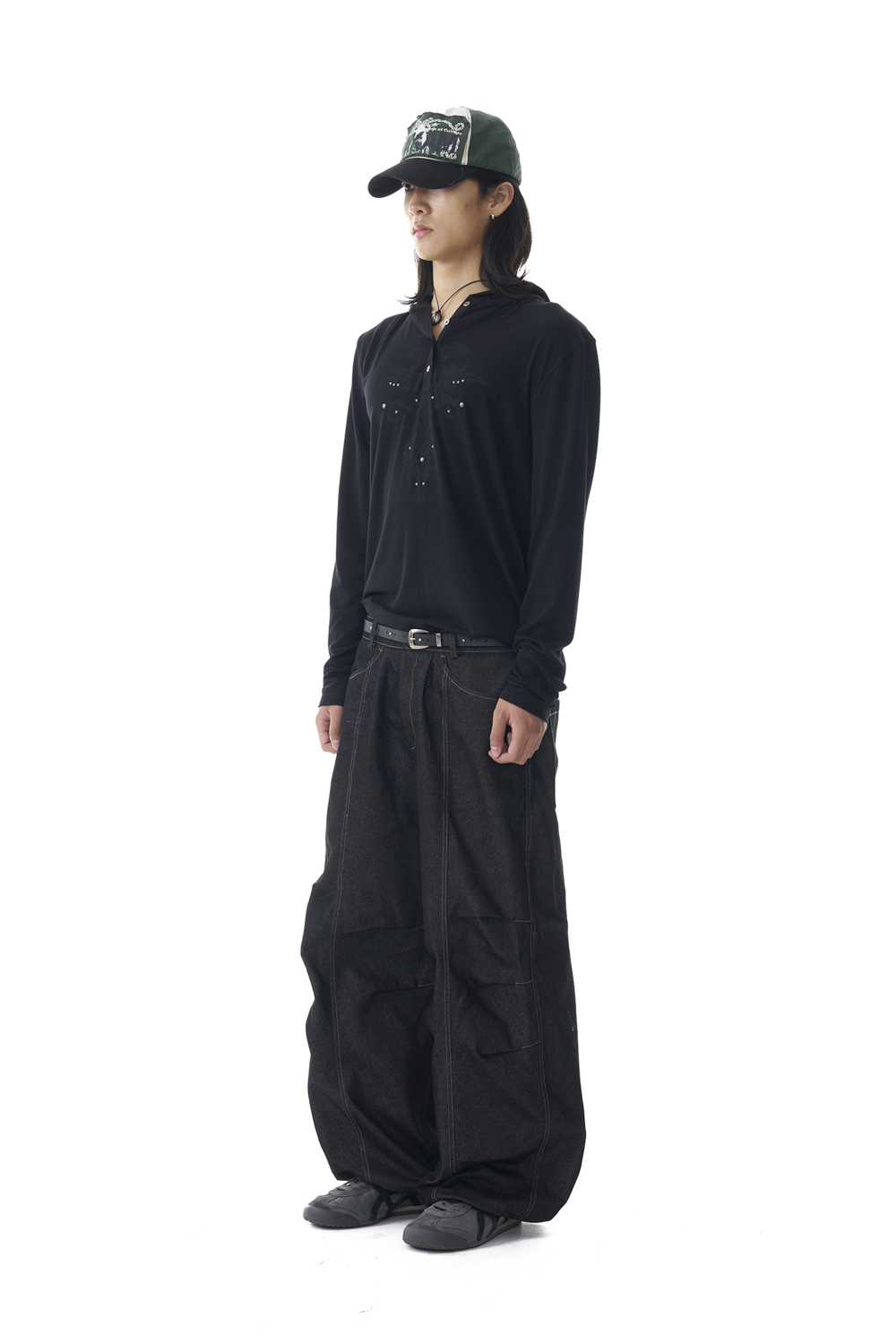 Knee Pin-tuck Printed Denim Pants (Black) - AAKAM