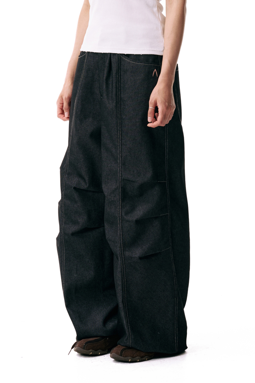 Knee Pin-tuck Printed Denim Pants (Black) - AAKAM