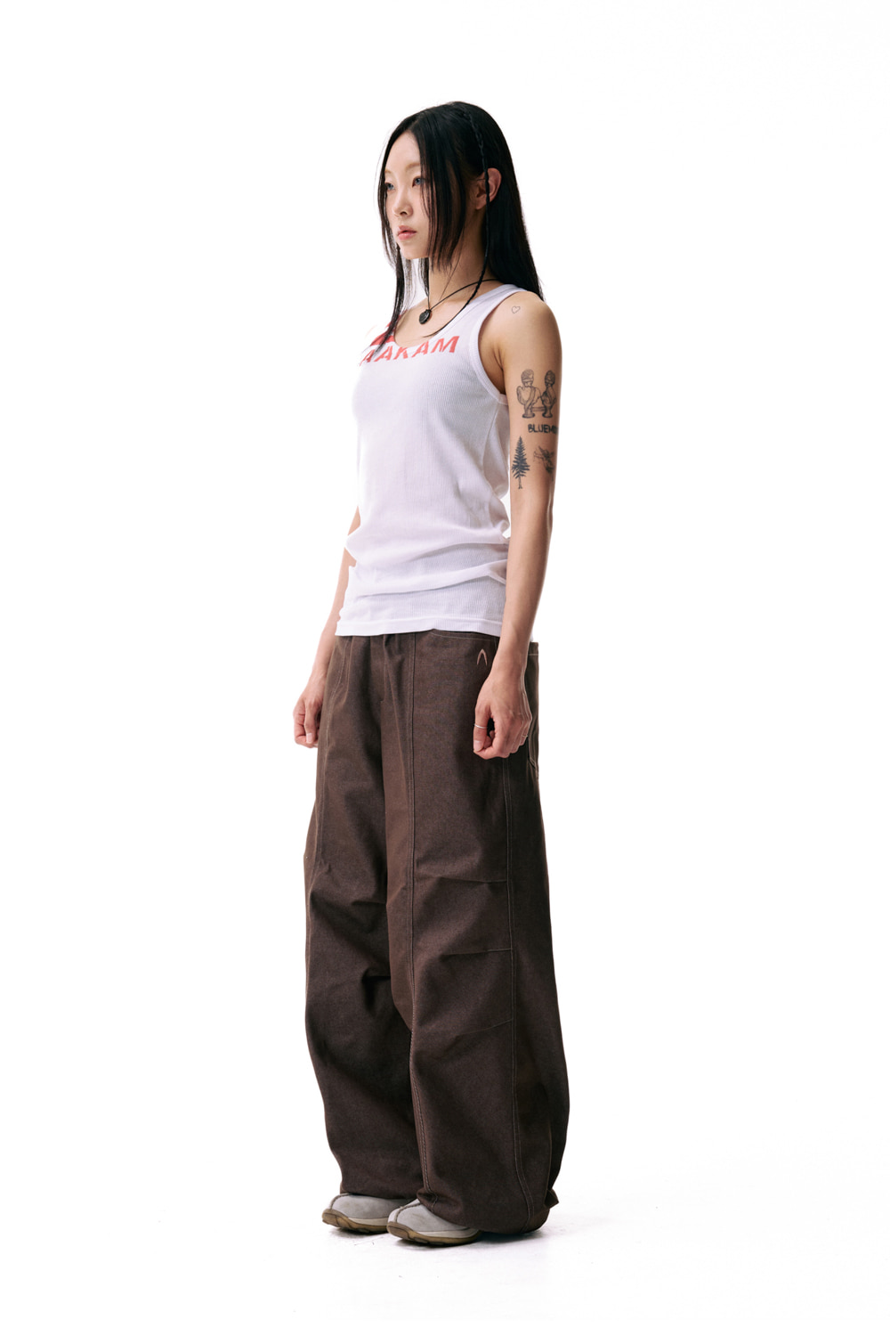 Knee Pin-tuck Printed Denim Pants (Brown) - AAKAM