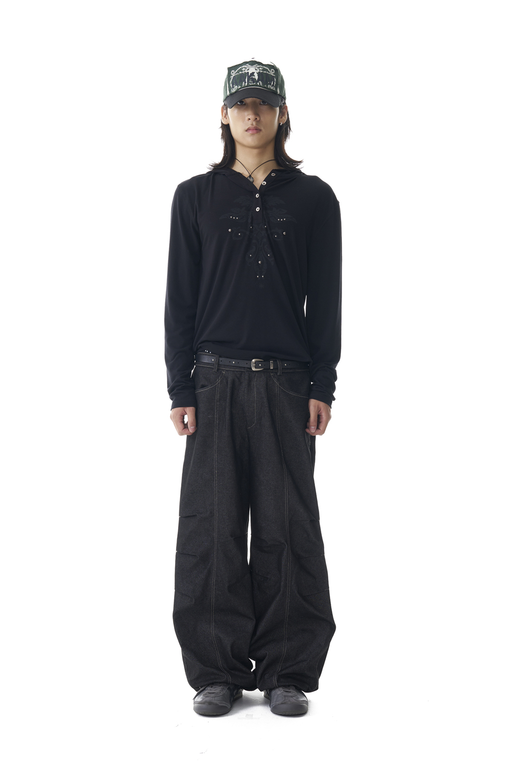 Knee Pin-tuck Printed Denim Pants (Black) - AAKAM