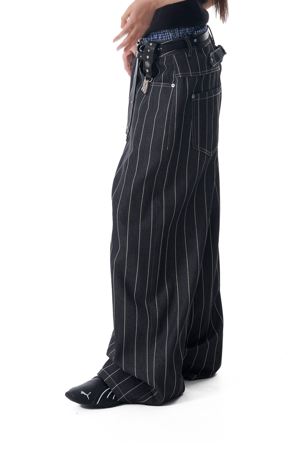 Striped Cinch Back Denim Pants (Black) - AAKAM