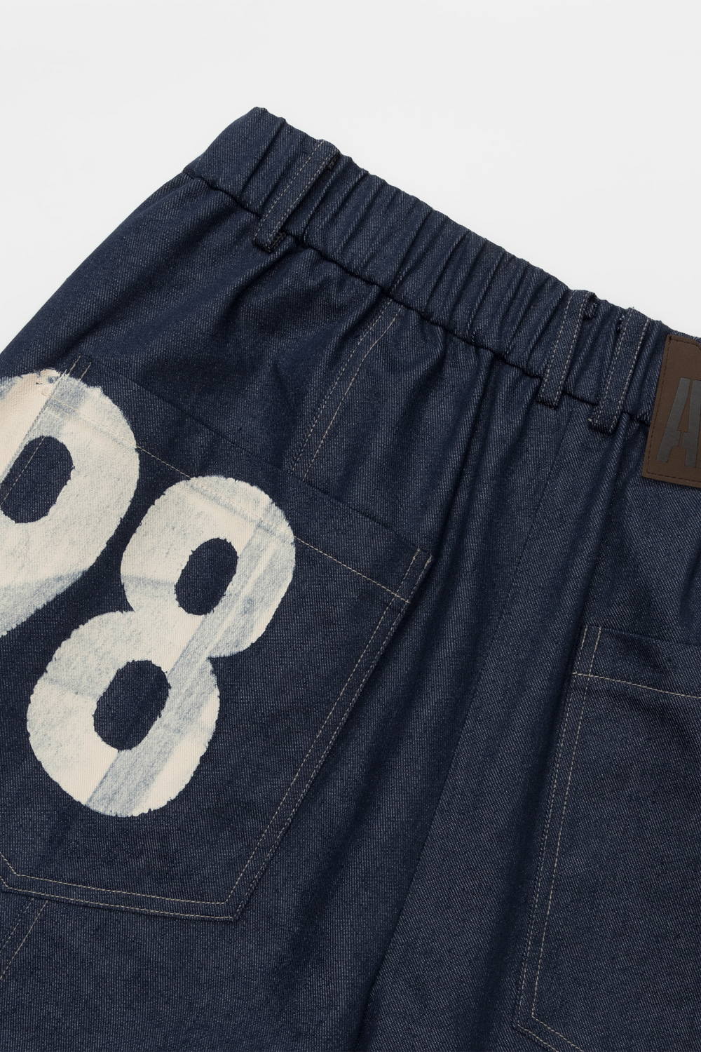 98 Printed Knee Pin-tuck Denim Pants (Blue) | AAKAM