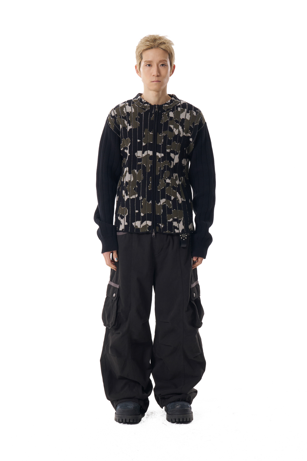 Knee Pin-tuck Contrast Cargo Pants (Black) - AAKAM