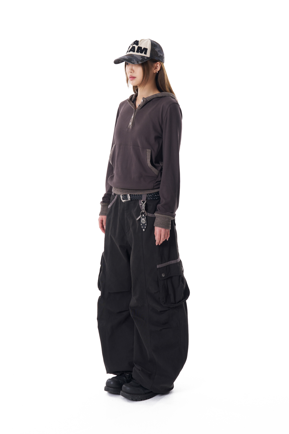 ★AAKAM★ Knee Pin-tuck Contrast Cargo Pants MUSINSA | AAKAM Knee Pin-tuck Contrast Cargo Pants (Brown)