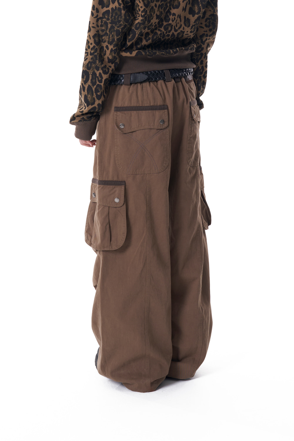 10.20 에약 배송] Knee Pin-tuck Contrast Cargo Pants (Brown