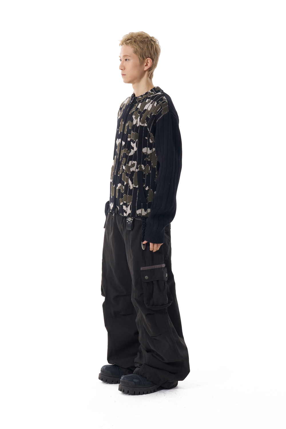 Knee Pin-tuck Contrast Cargo Pants (Black) - AAKAM