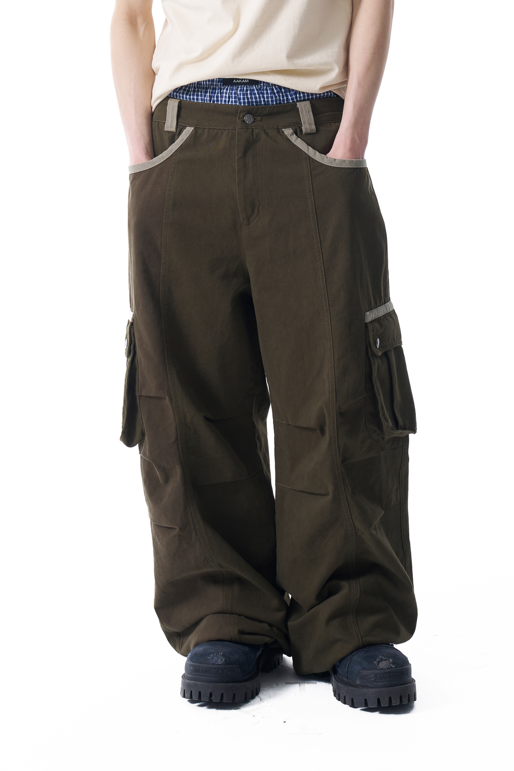 Knee Pin-tuck Contrast Cargo Pants (Khaki) | AAKAM