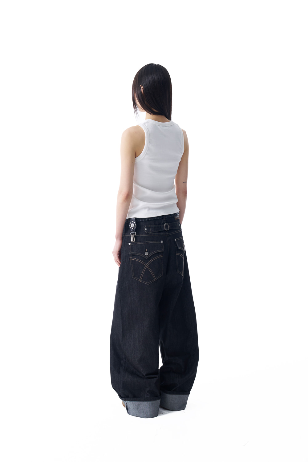 8.18 예약 배송] Cinch Back Denim Pants (Black) - AAKAM