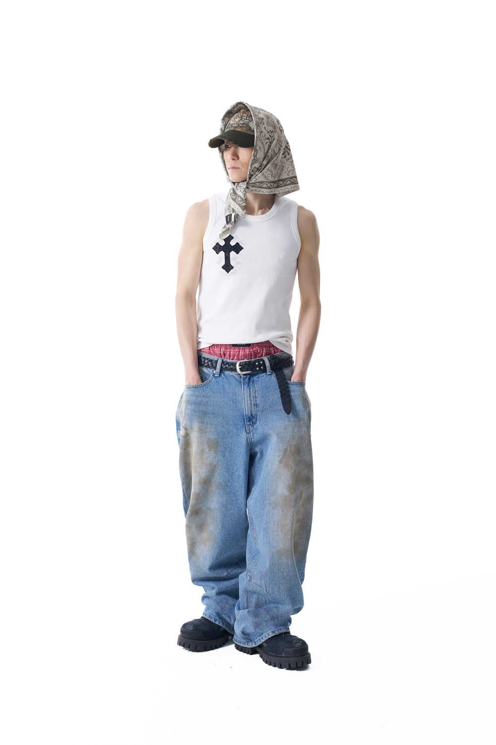 8.20 예약배송] AKM CROS2 Sleeveless (White) - AAKAM