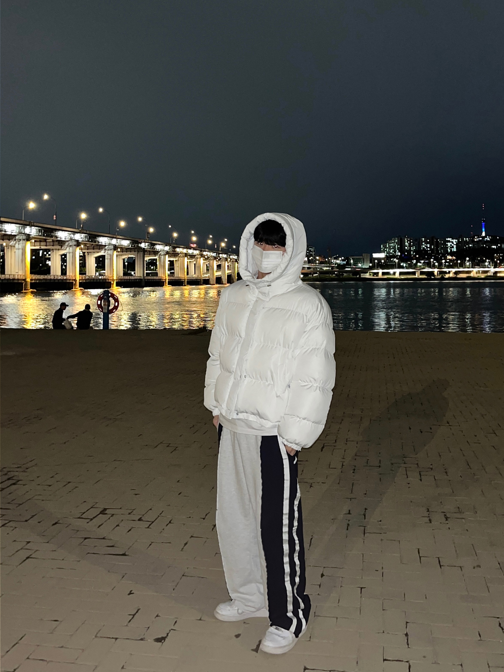 패딩 모델 착용 이미지-S56L10