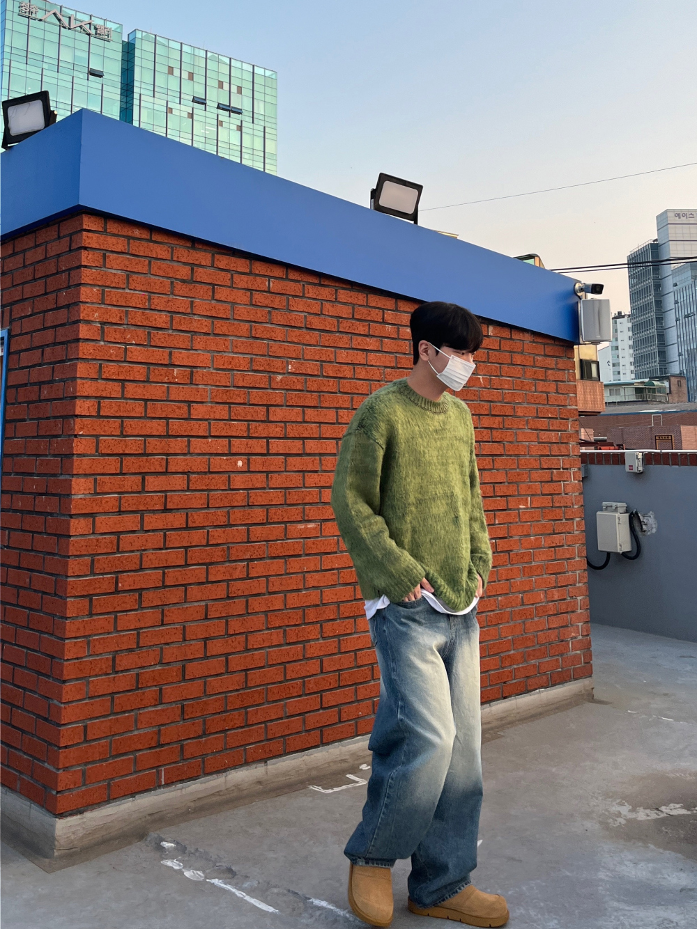 긴팔 티셔츠 모델 착용 이미지-S73L14