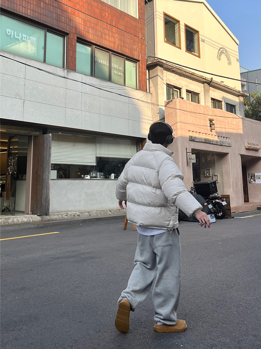 패딩 모델 착용 이미지-S62L30