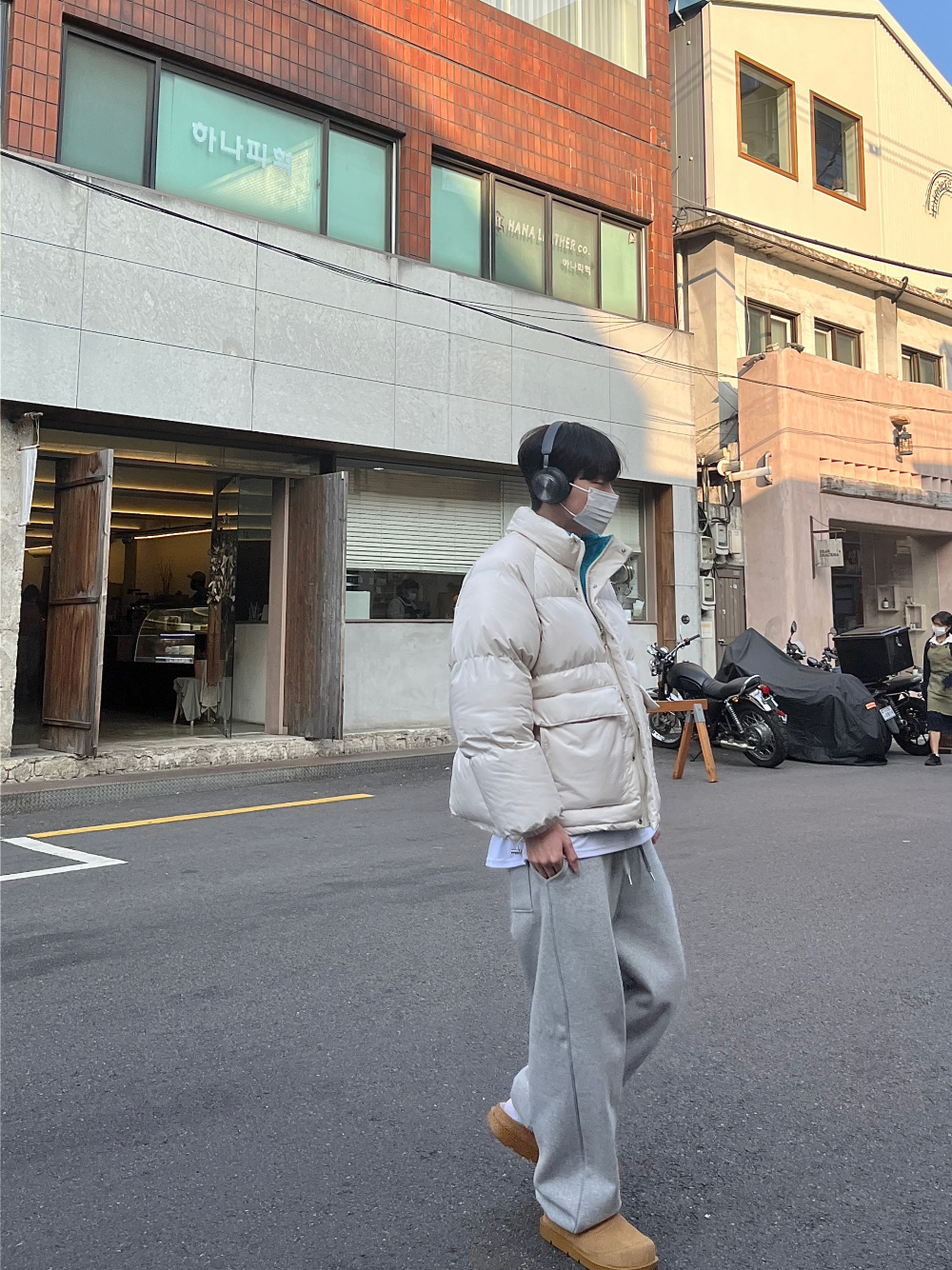 패딩 모델 착용 이미지-S62L27