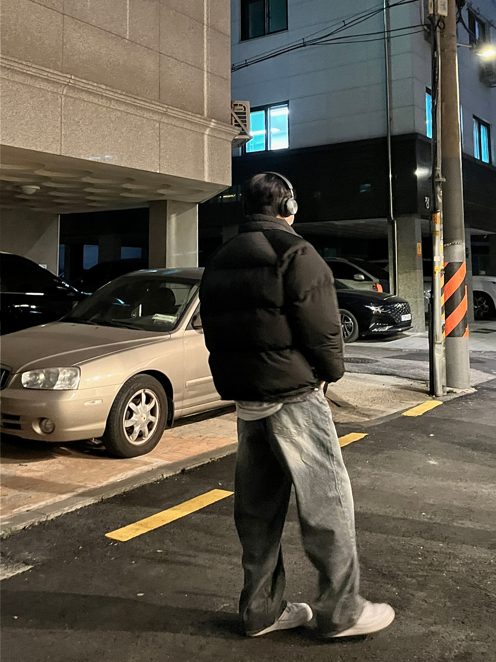 패딩 모델 착용 이미지-S62L5