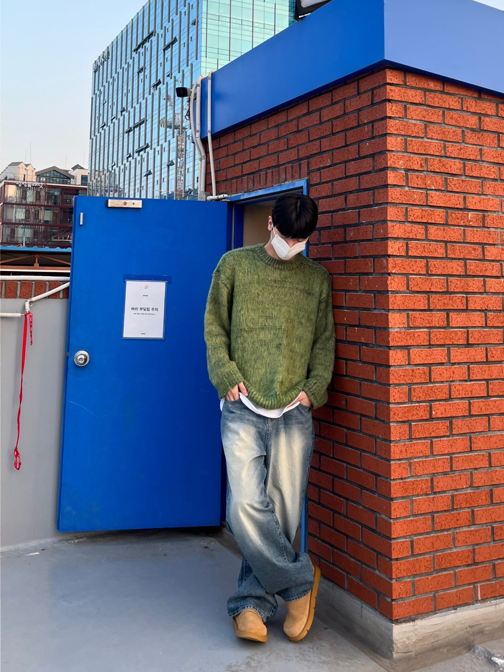 긴팔 티셔츠 모델 착용 이미지-S73L8