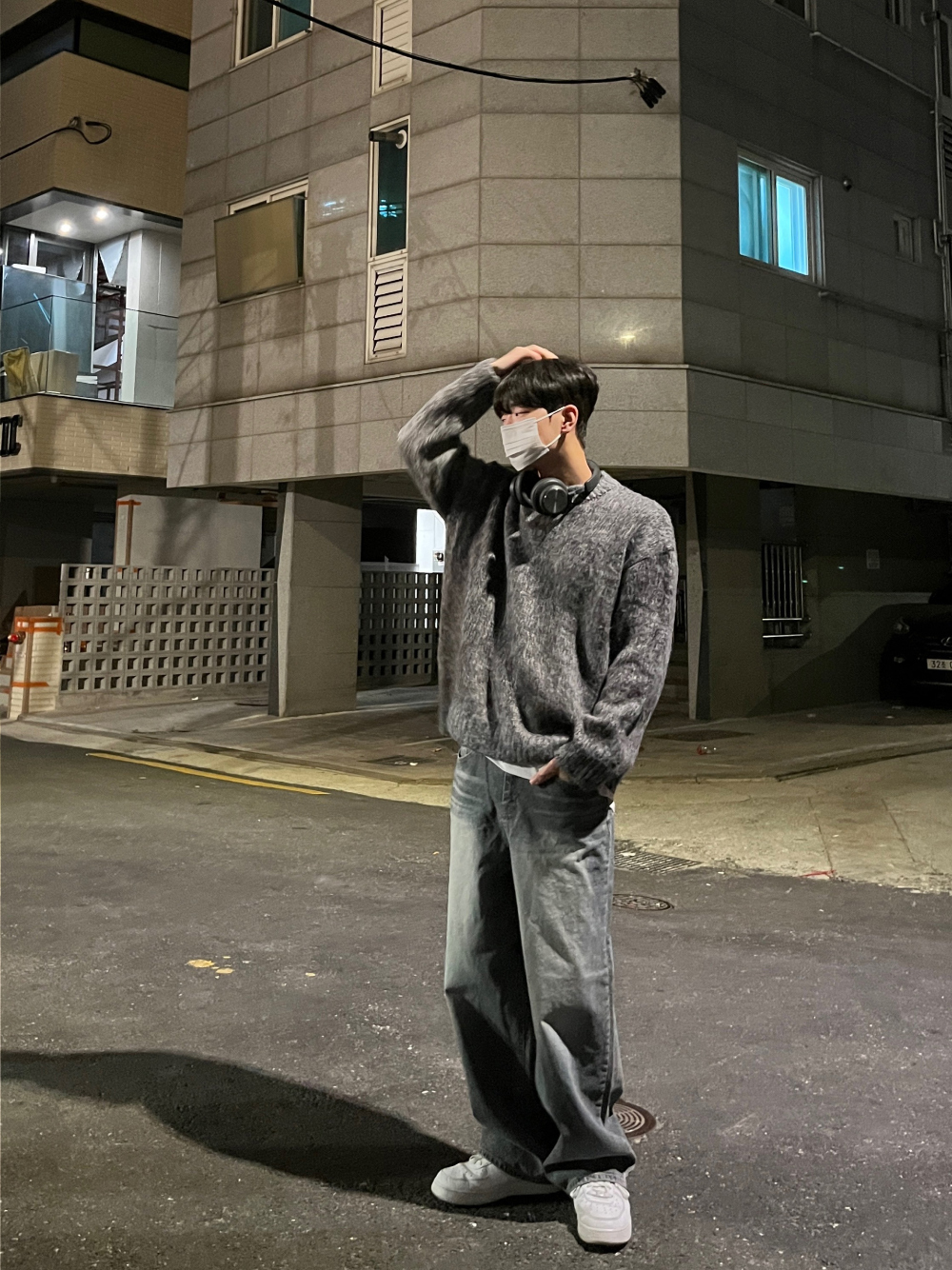 긴팔 티셔츠 모델 착용 이미지-S73L29