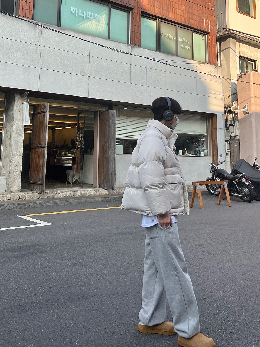 패딩 모델 착용 이미지-S62L25