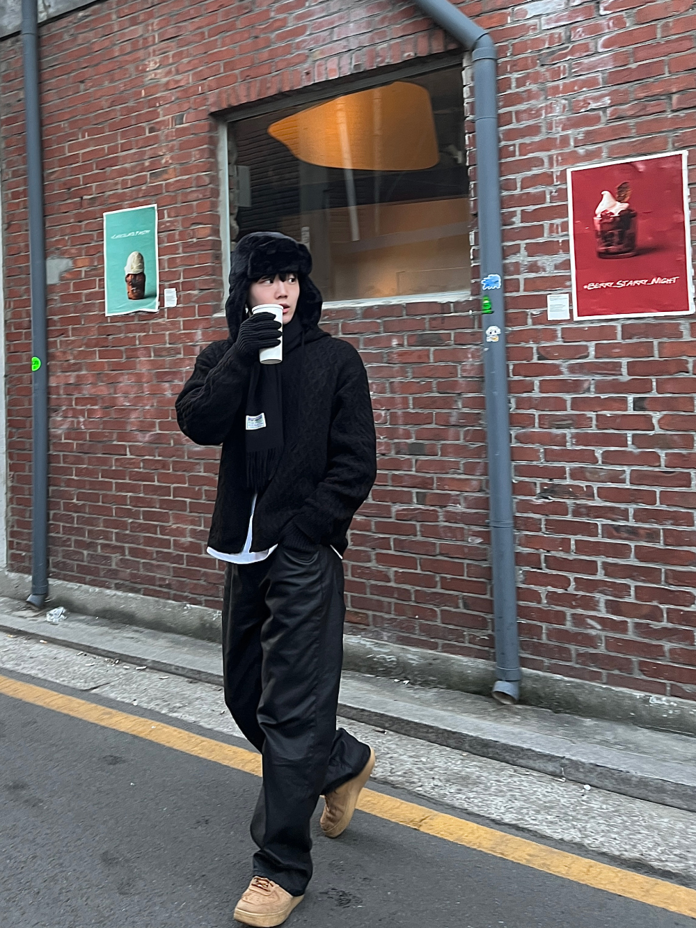 모자 모델 착용 이미지-S77L21