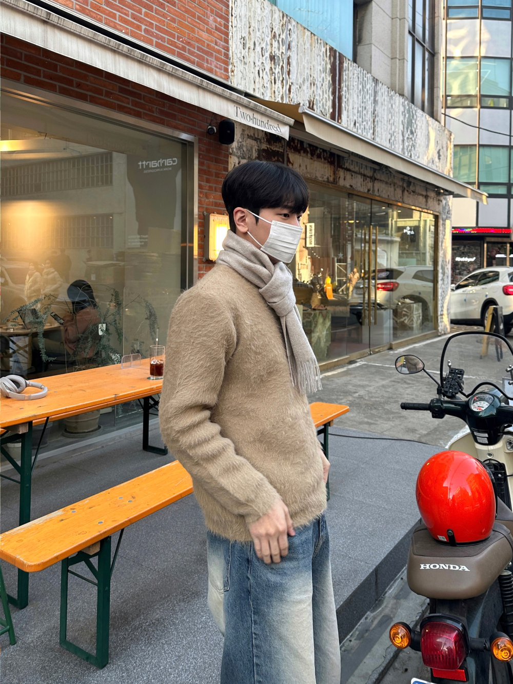 긴팔 티셔츠 모델 착용 이미지-S72L30