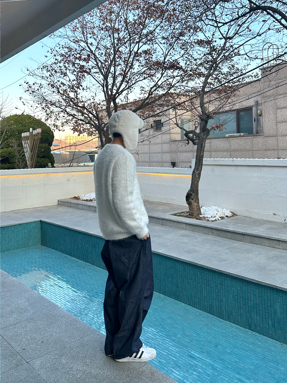 긴팔 티셔츠 모델 착용 이미지-S72L2