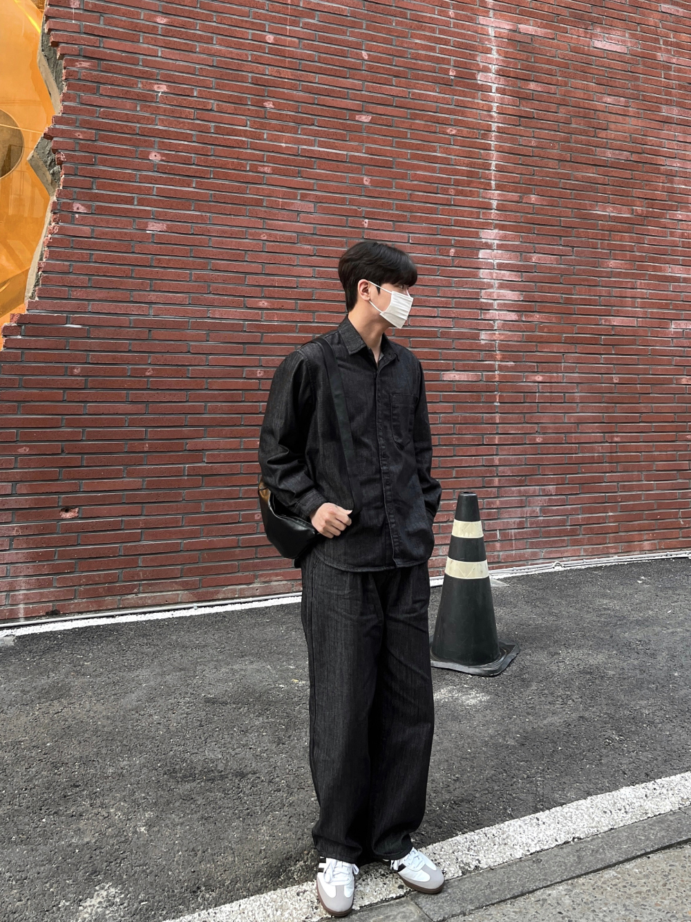 바지 모델 착용 이미지-S34L11
